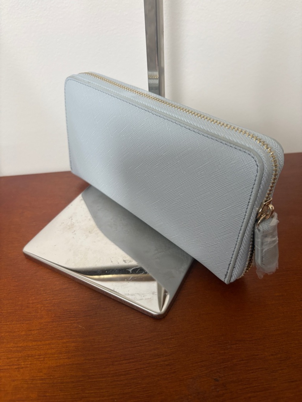 Mario Valentino pale blue wallet with card - Picture 5 of 9